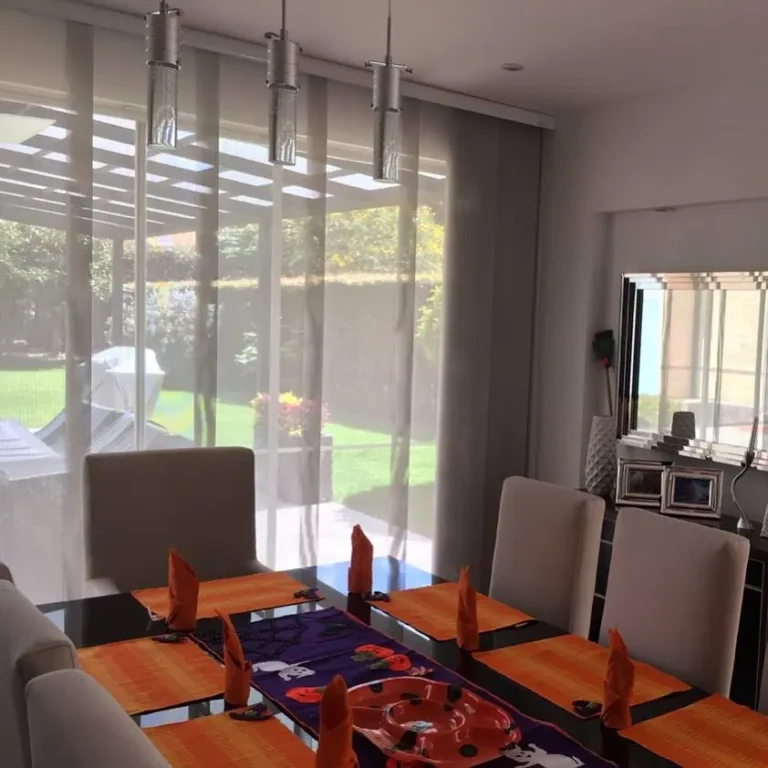 persianas panel japones en screen de pentagrama instalado en hacienda san simon norte de bogota vendido en total deko almacen de cortinas y persianas ubicado en el barrio la alqueria en bogota